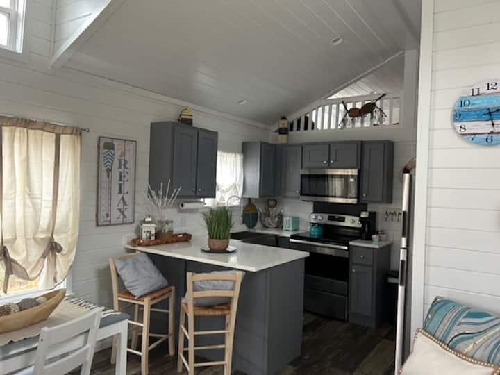 Cozy & Serene Cottage Retreat, Tiny Home. - Kentucky Lake
