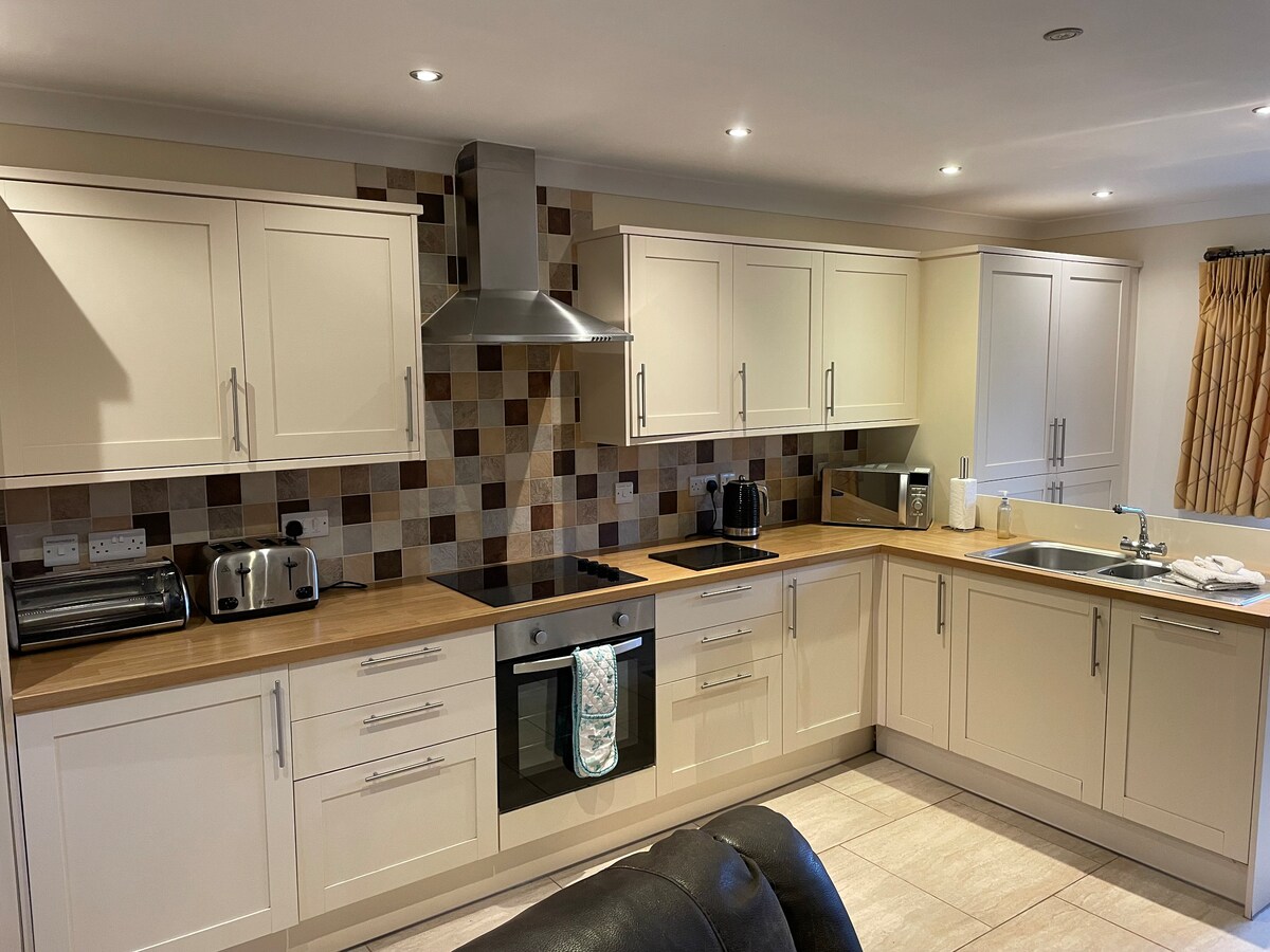 2 Guests Cottage Houses for Rent in Aldenham, England, United Kingdom