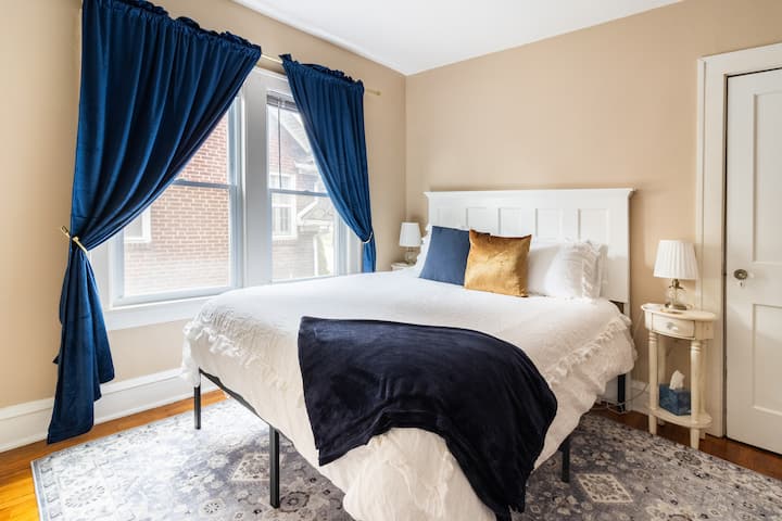 This Queen memory foam bed will keep you cozy with premium Egyptian cotton sheets, hotel quality pillows & brushed linen duvet.  For your comfort, there are additional blankets & pillows available for your use in the cupboard next to the bathroom.
