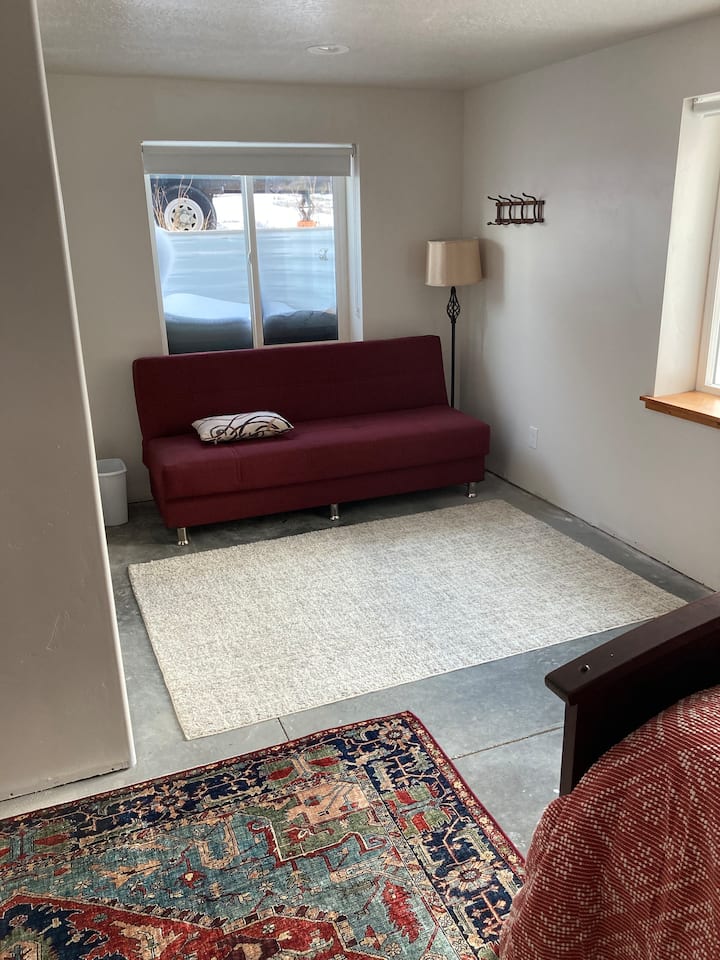 Разтегателен диван в спалня 5