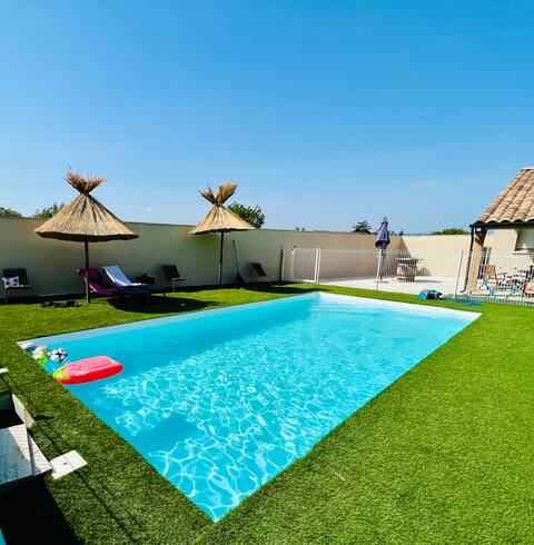 Maison avec piscine sécurisée