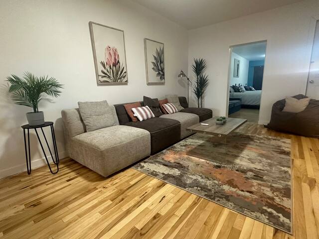 Stylish 3BR Oasis for 13 gallery image 4