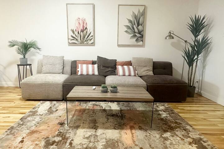 Stylish 3BR Oasis for 13 gallery image 3