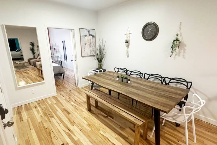 Stylish 3BR Oasis for 13 gallery image 5