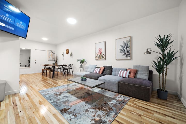 Stylish 3BR Oasis for 13