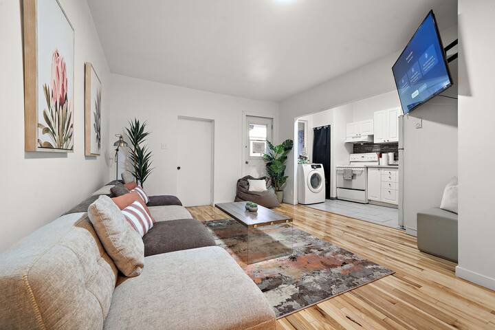 Stylish 3BR Oasis for 13 gallery image 2