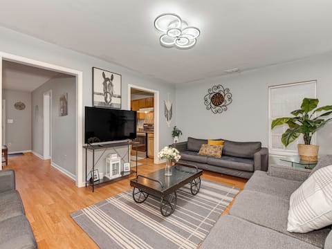 Top performing Airbnb: Cozy & Spacious Retreat Pet-Friendly Free Parking! in Enderly Park