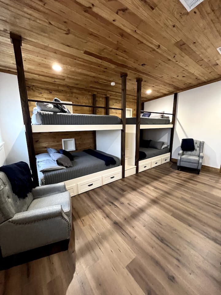 Poschodová izba v salóne