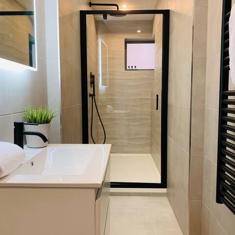 Chambers Residence 5* Tudor | 3BR | Penthouse gallery image 2