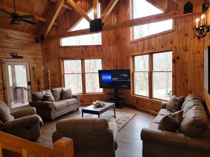 Bluegrass Bourbon Lodge
Bourbon Trail/Derby/HotTub