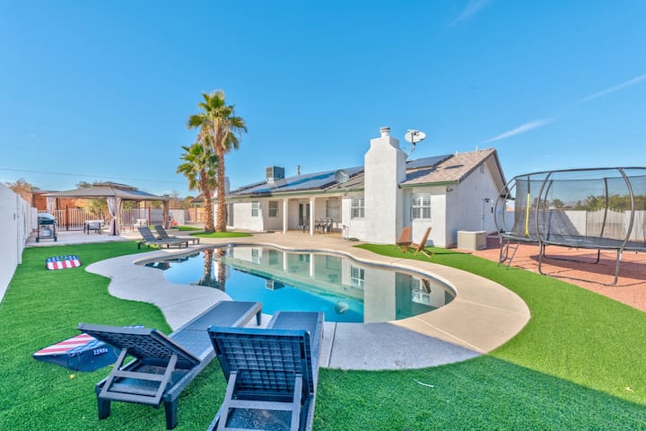 Luxury 3 Masters 6 BDR 4 BATH Big pool & B. Yard!