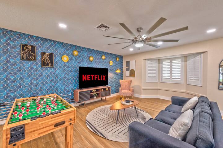 Luxury 3 Masters 6 BDR 4 BATH Big pool & B. Yard! gallery image 4