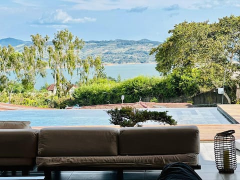 Kasa Komo on Lake Calima