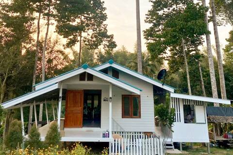 No.84 Homestay 
Baan sipoom