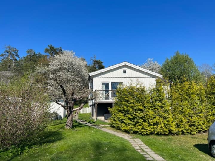 Villa Med Stor Trädgård I Centrala Trollbäcken - Västerhaninge