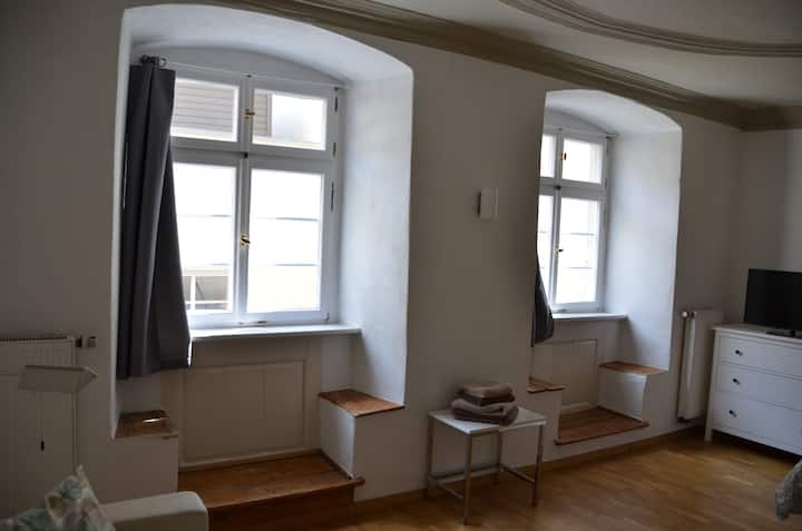 Jednolôžková pamiatka s historickým posedením