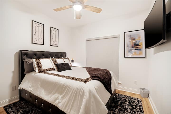 Quarto Queen Size com Smart tv