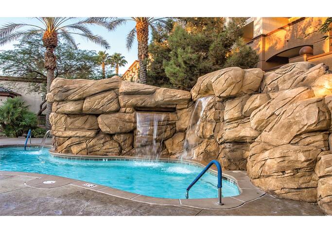 Exclusive 2BR Condo, Featuring a Lazy River! gallery image 4