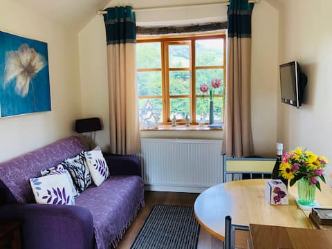 Successful Airbnb property: Pond View Cottage in Derbyshire Dales