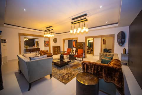 5 bedroom Luxurious Villa