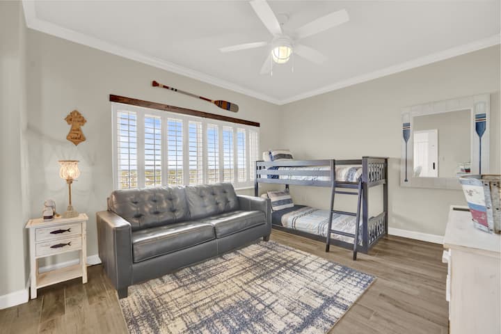 เตียง 2 ชั้น 2 หลัง + โซฟาเบด - เหมาะสำหรับห้องเด็ก!