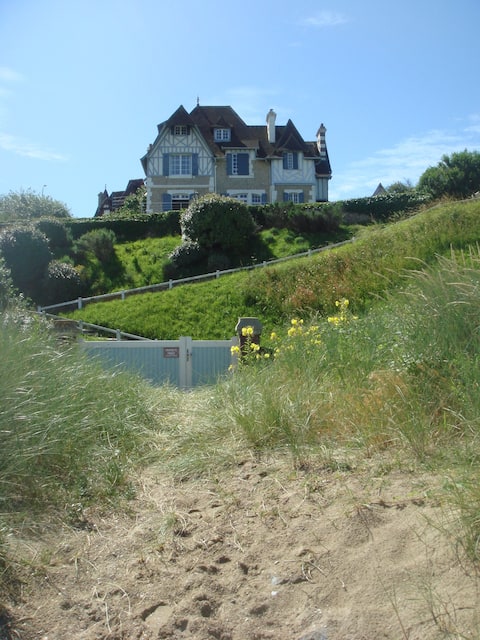 Successful Airbnb property: Large beach house 5 minutes from Deauville in Benerville Sur Mer