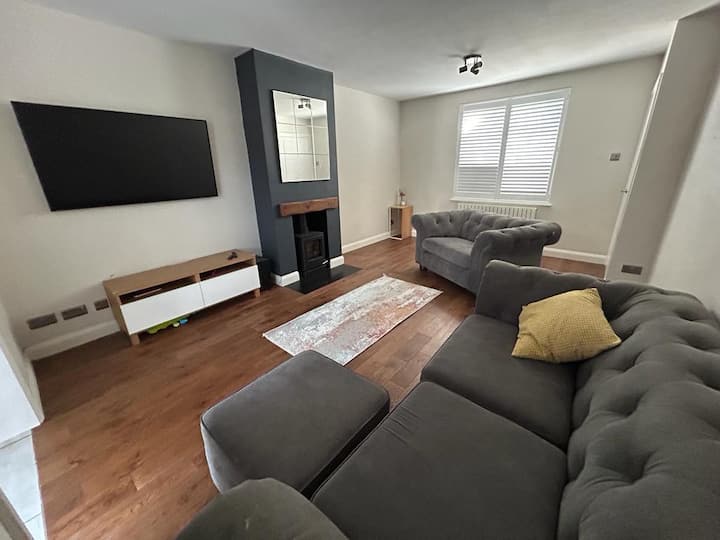 Large, Modern House With Gym And Office - Harrow