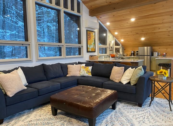 Romantic Retreat, Hot Tub, near Killington Mtn