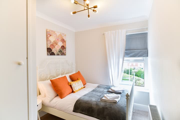 Spálňa s manželskou posteľou