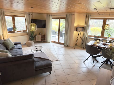 Top performing Airbnb: Seehaus Aachblick, Stilvolle SPA FeWo, Whirlpool in Uhldingen Mühlhofen