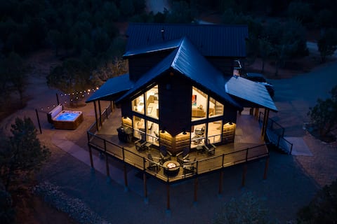 Luxury Cabin, Hot Tub, Between Zion & Bryce, Views