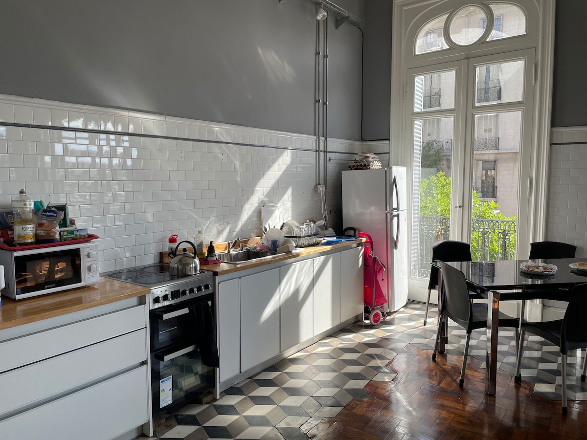 Apartamento de dois ambientes com 1 quarto em Barracas