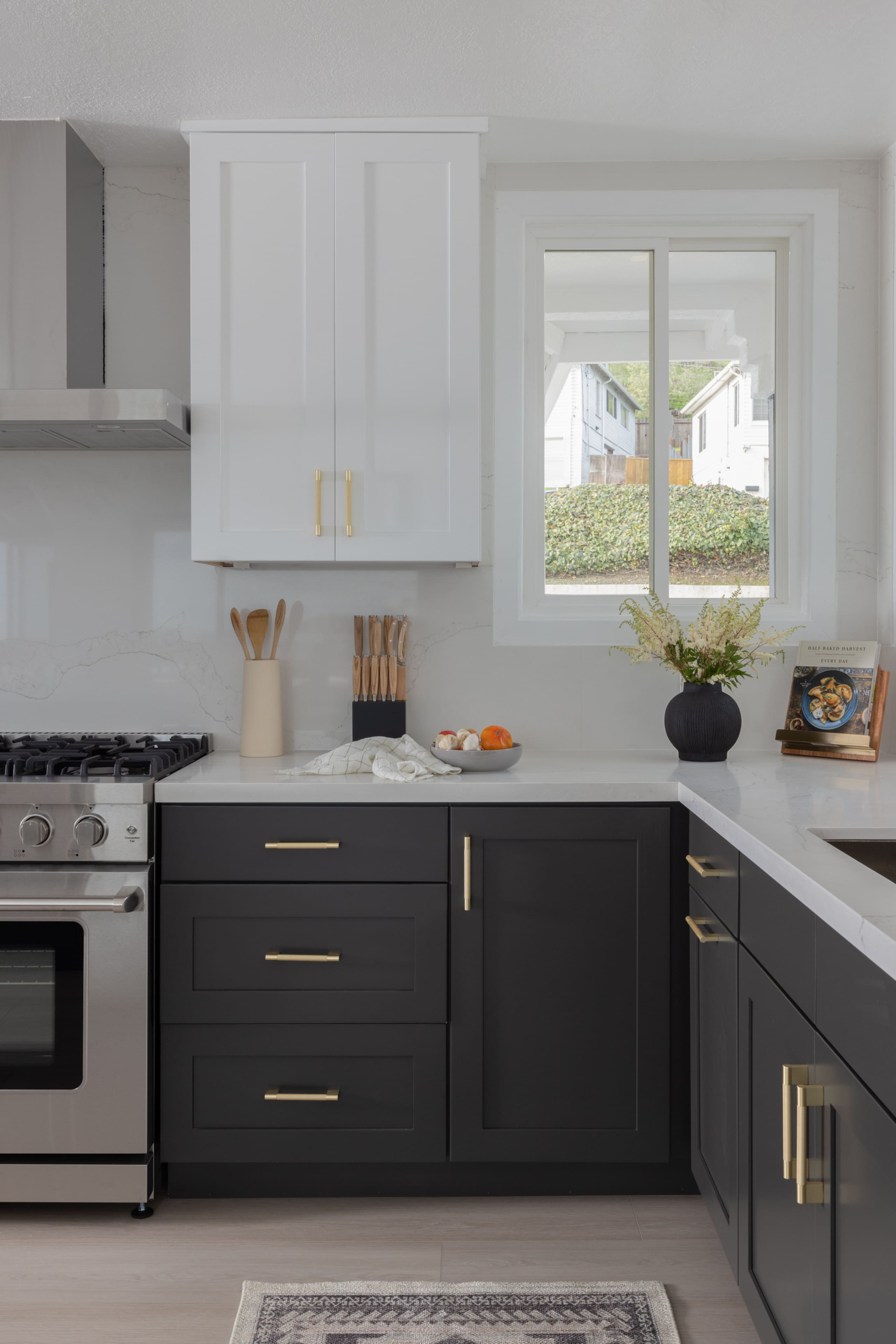 Home in South San Francisco · ★4.98 · 4 bedrooms · 6 beds · 3 private baths - Image 16