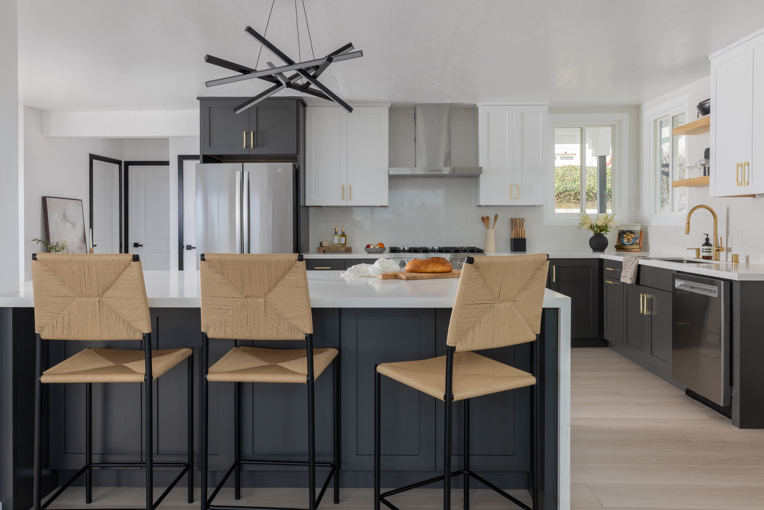 Home in South San Francisco · ★4.98 · 4 bedrooms · 6 beds · 3 private baths - Image 13