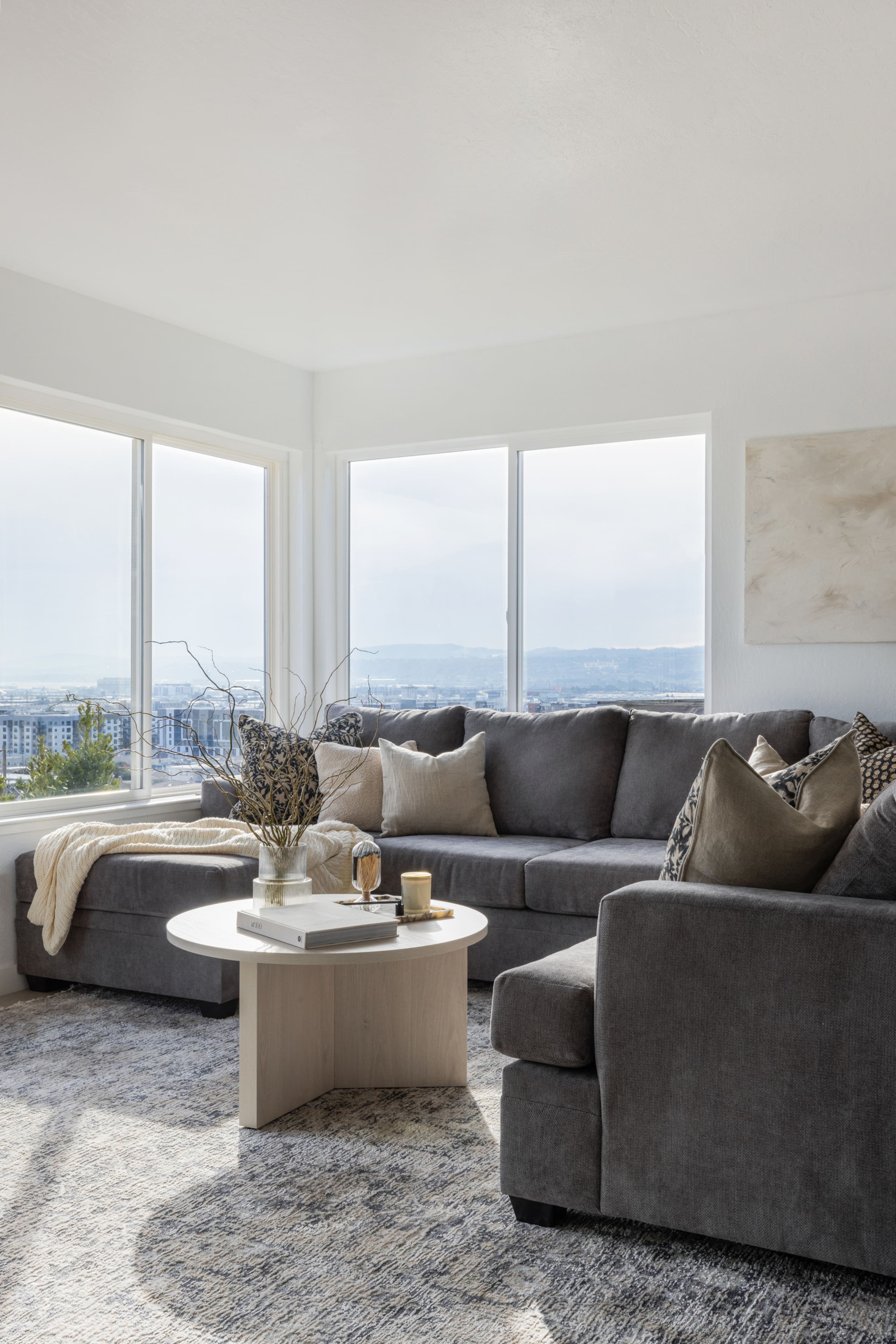 Home in South San Francisco · ★4.98 · 4 bedrooms · 6 beds · 3 private baths - Image 9