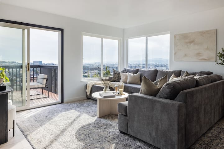 Hilltop Luxury Panoramic Views