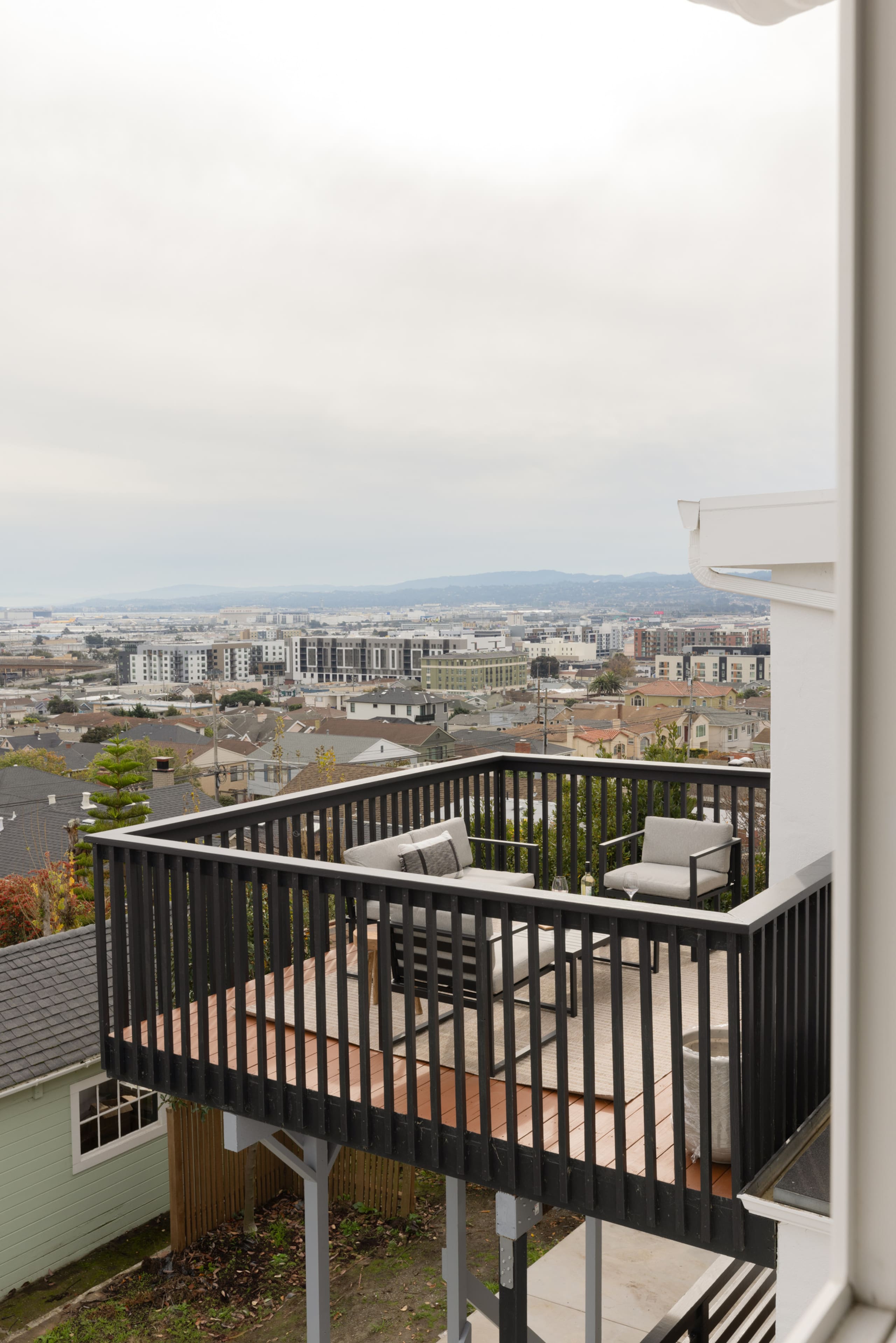 Home in South San Francisco · ★4.98 · 4 bedrooms · 6 beds · 3 private baths - Image 45