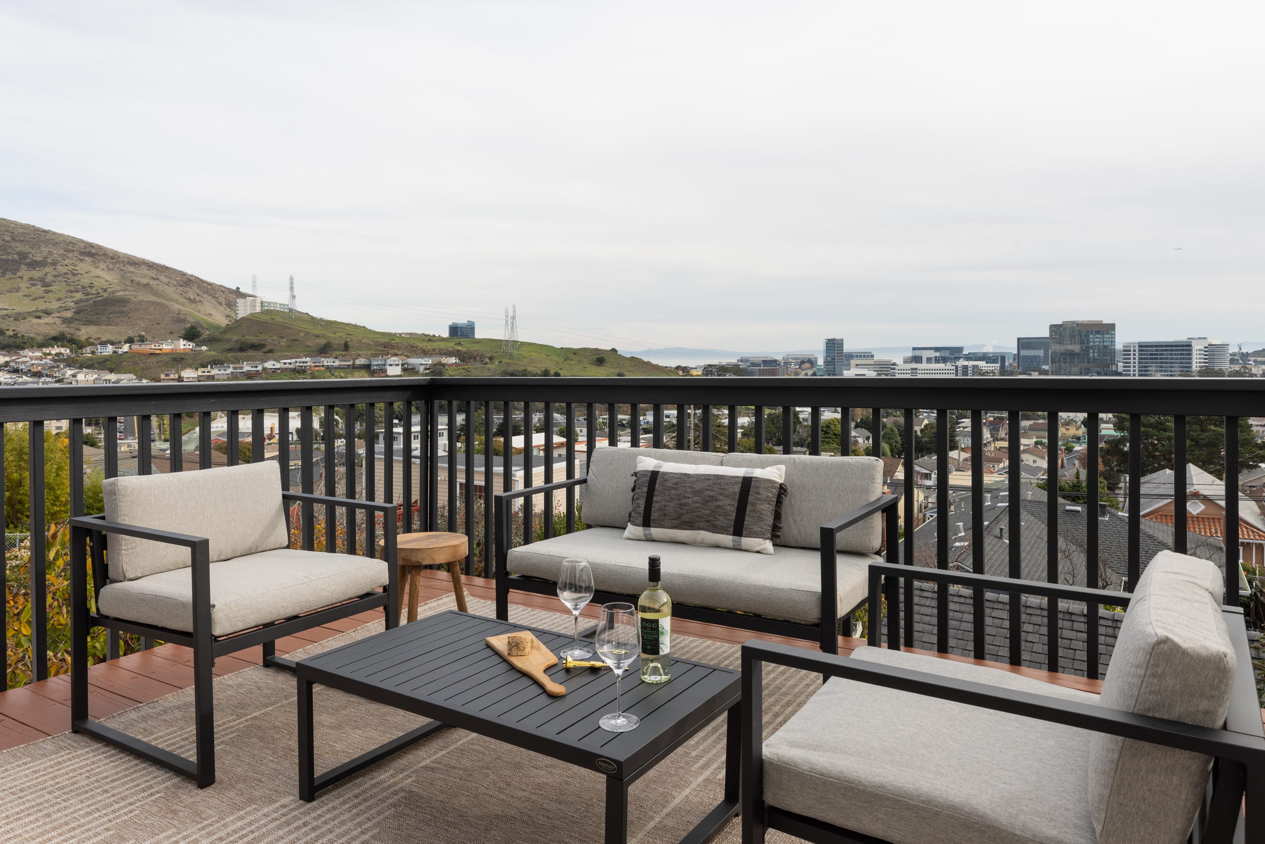 Home in South San Francisco · ★4.98 · 4 bedrooms · 6 beds · 3 private baths - Image 44
