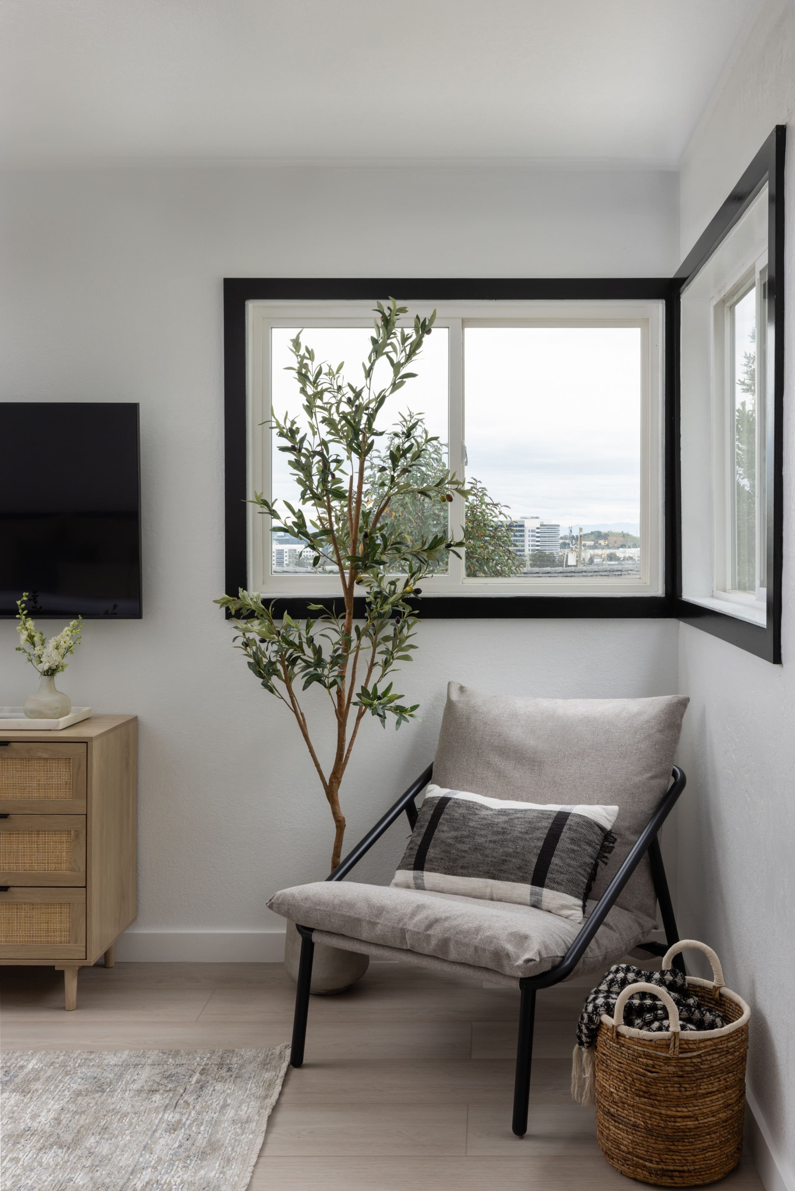 Home in South San Francisco · ★4.98 · 4 bedrooms · 6 beds · 3 private baths - Image 21