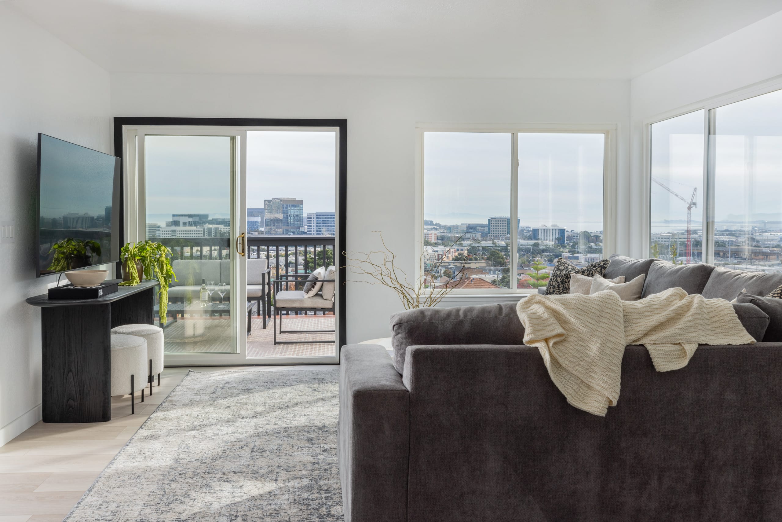 Home in South San Francisco · ★4.98 · 4 bedrooms · 6 beds · 3 private baths - Image 6