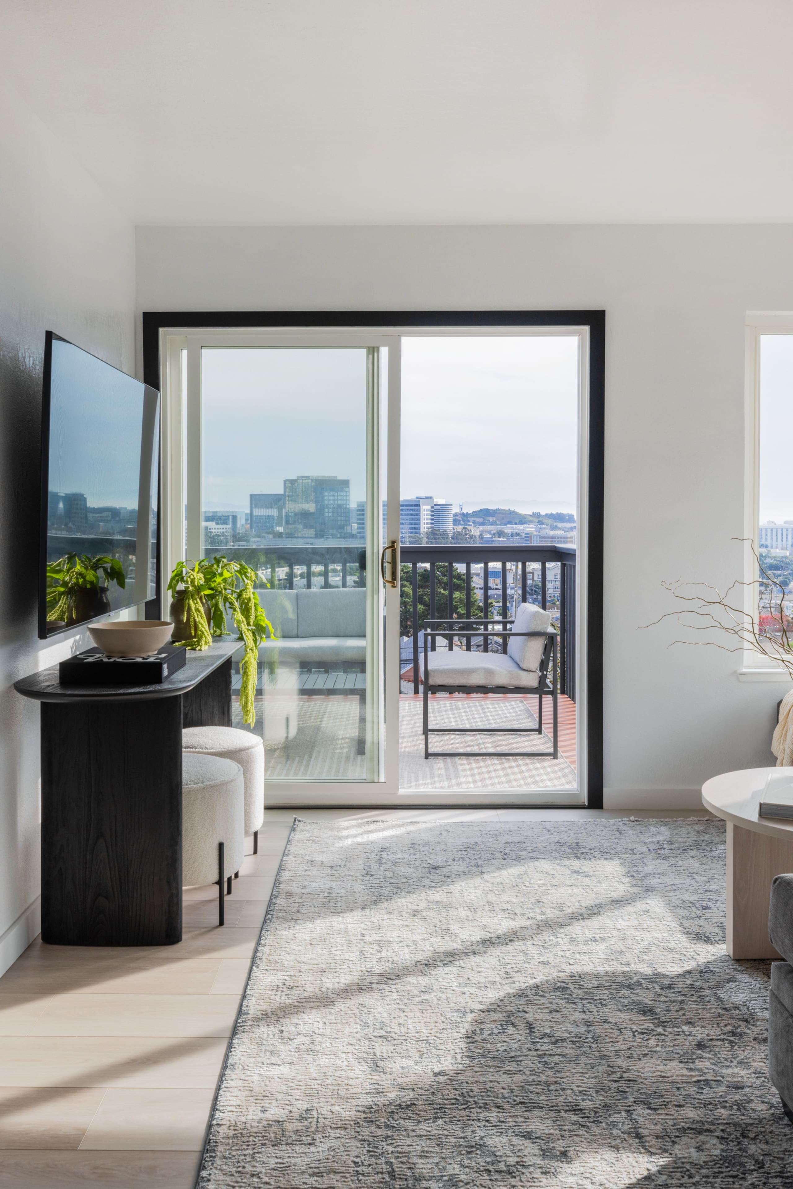 Home in South San Francisco · ★4.98 · 4 bedrooms · 6 beds · 3 private baths - Image 10