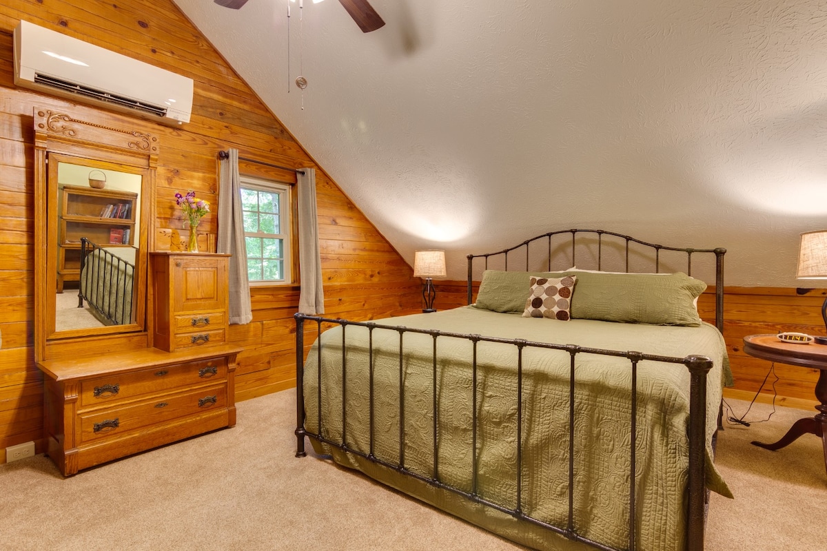 Upstairs Bedroom with King Bed