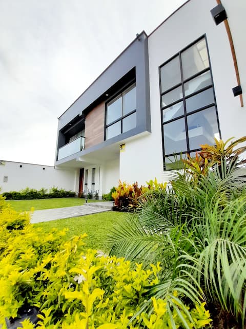 House with a pool Km73.5 Campo-Playa Puerto Viejo!