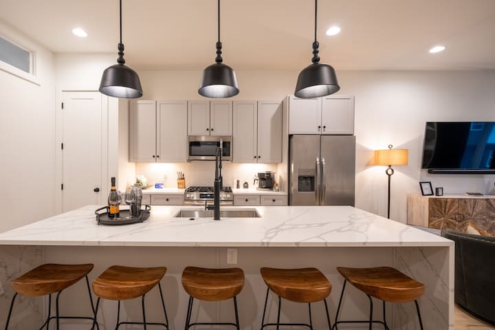 Blackstone 2 miles from Broadway