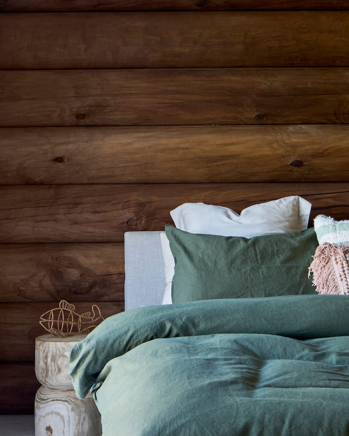 Dormitorio con cama king