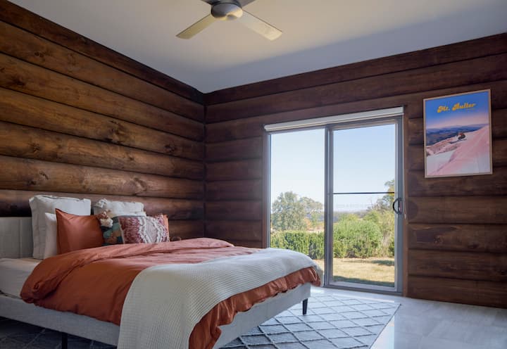 Dormitorio tamaño king con baño privado