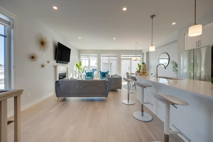 Elegant Executive Home Sleeps 6! - Ottawa