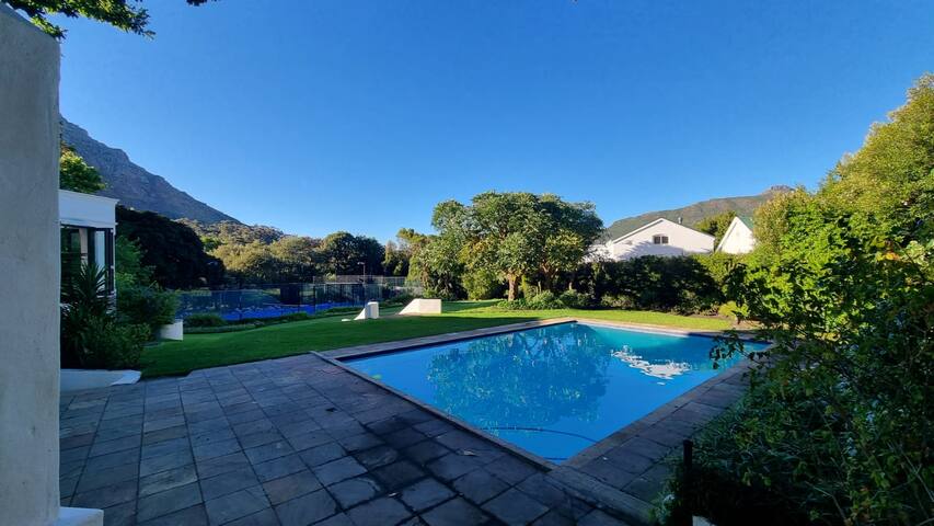 Cosy cottage with stunning views gallery image 3