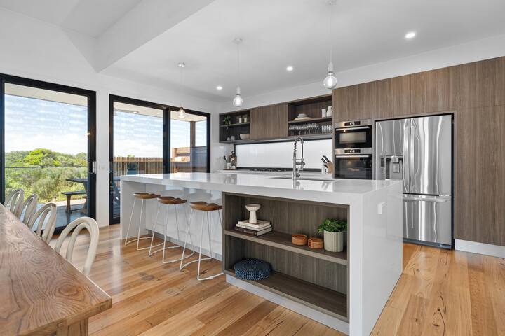 Magnificent Max, Luxury, St Andrews Beach & Golf! gallery image 4