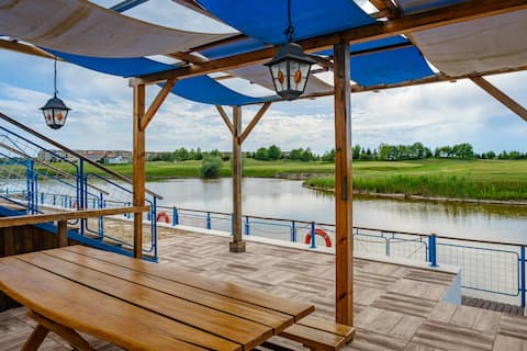 Lakeside Deluxe Villa Parnas